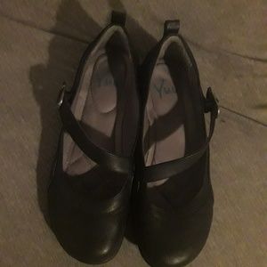 Yuu Elloise Slip-on Shoes